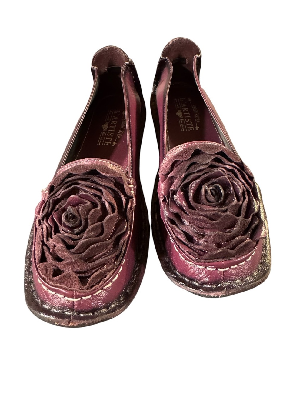L'ATISTE Women's Rose-Applique Flats in Burgundy